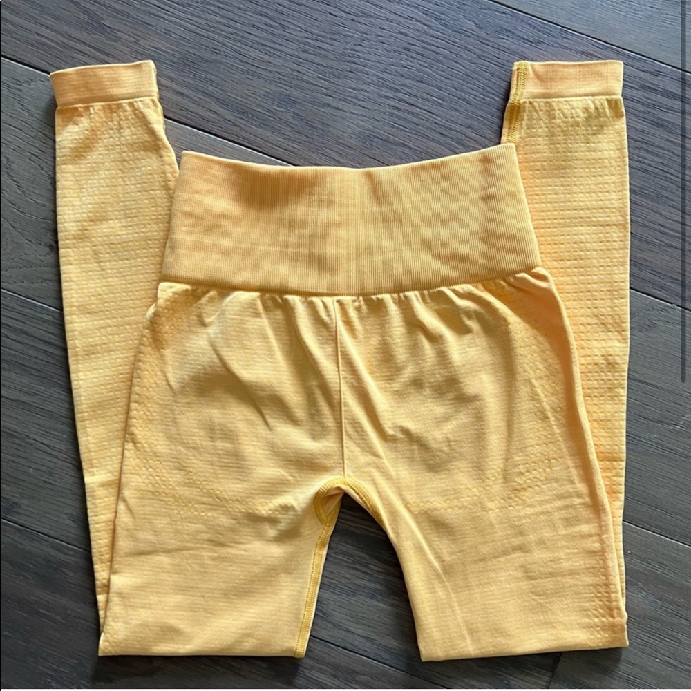 Gymshark (golden yellow) VITAL SEAMLESS 2.0 LEGGINGS XS